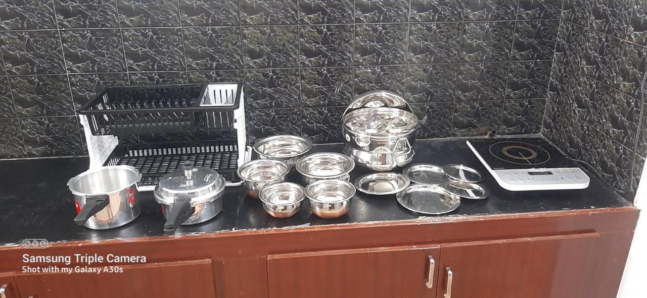 Madura Homestay - Gorgeous Home With 2Bhk 5 Minutes From Nh44 Madurai Buitenkant foto