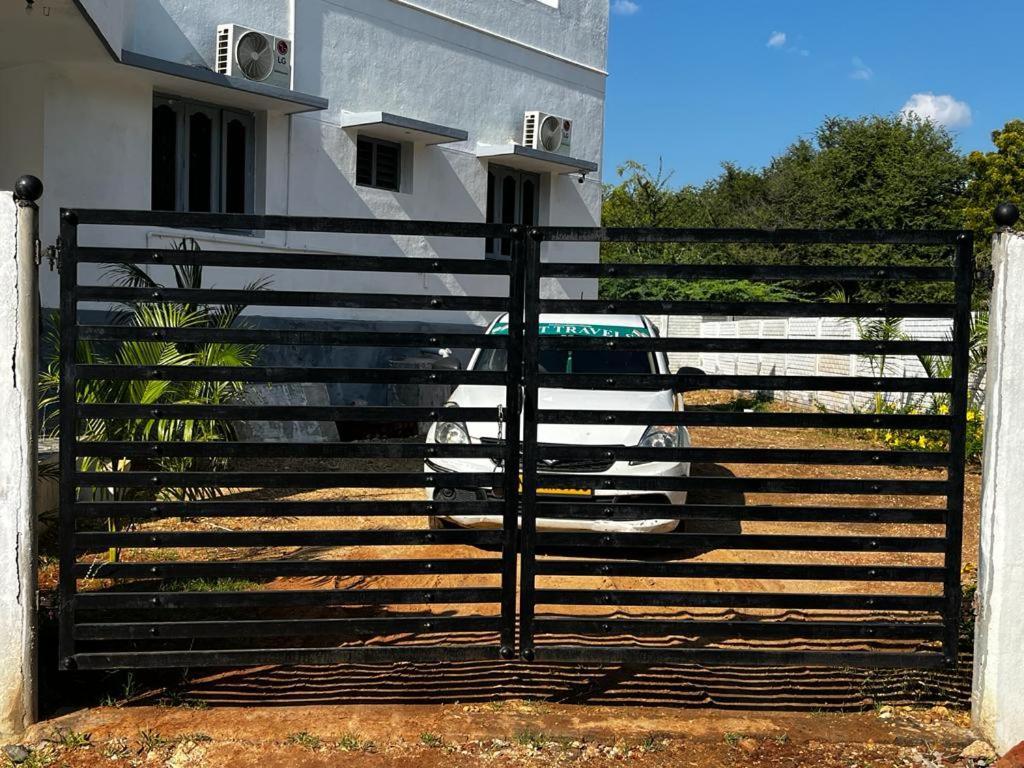 Madura Homestay - Gorgeous Home With 2Bhk 5 Minutes From Nh44 Madurai Buitenkant foto